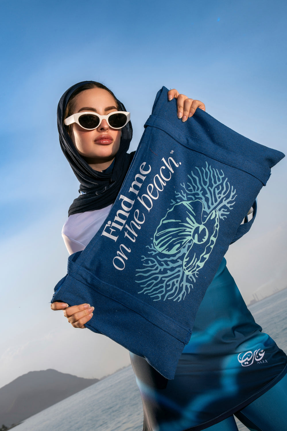 Find me on the beach bag